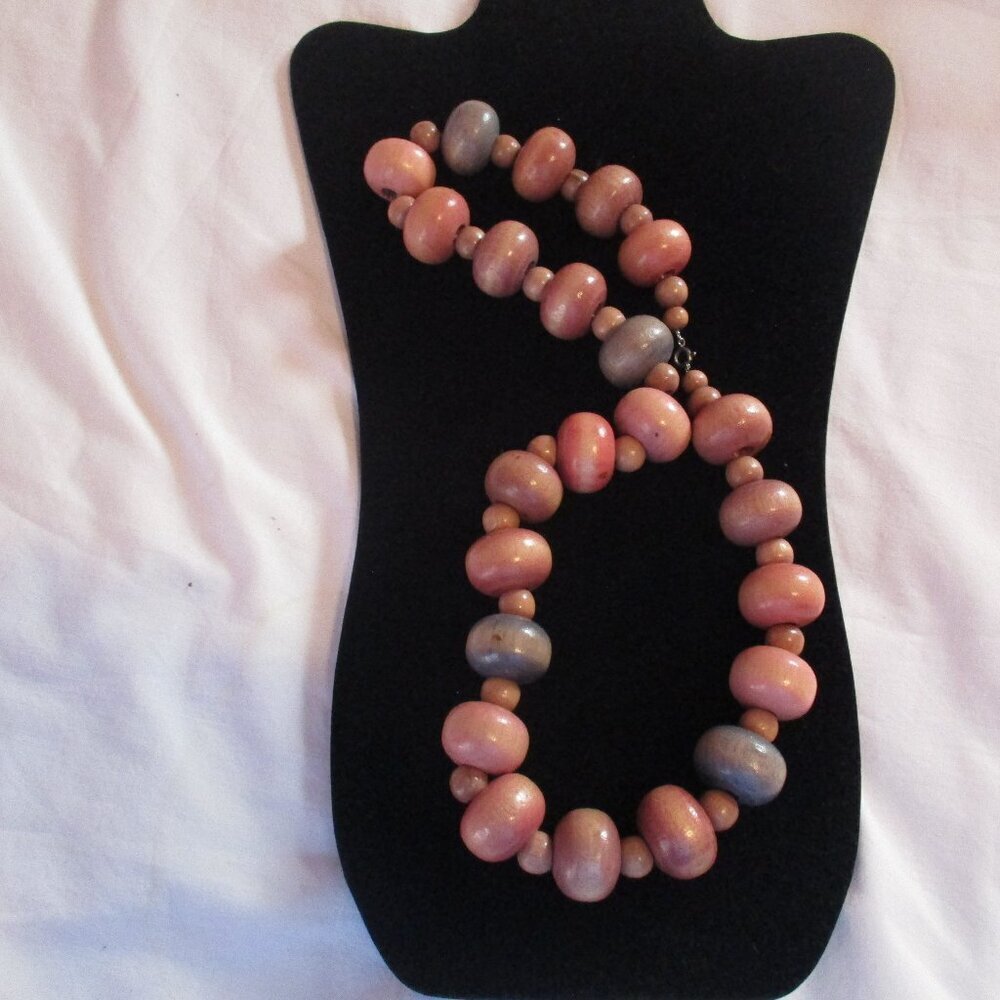Vintage Wooden Round Beaded Necklace 20 inches Red Blue - Picture 5 of 6